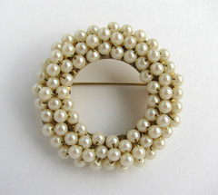 Hobe Faux Pearl Circle Brooch Wreath Gold Tone Vintage Signed Approx 1.5 Inches