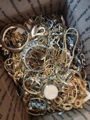 4 Pounds Jewelry Costume Vintage Mix LBS necklaces bracelets pins rings etc lbs