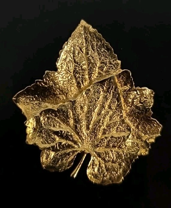 Vintage Ivy Leaf Eternal Life Symbol Brooch Gold Tone Metal Leaf Cast 1.5 Inch