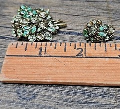 Vtg Set Hollycraft Uranium 1950’s Green Rhinestone Brooch Earrings *Glows UV