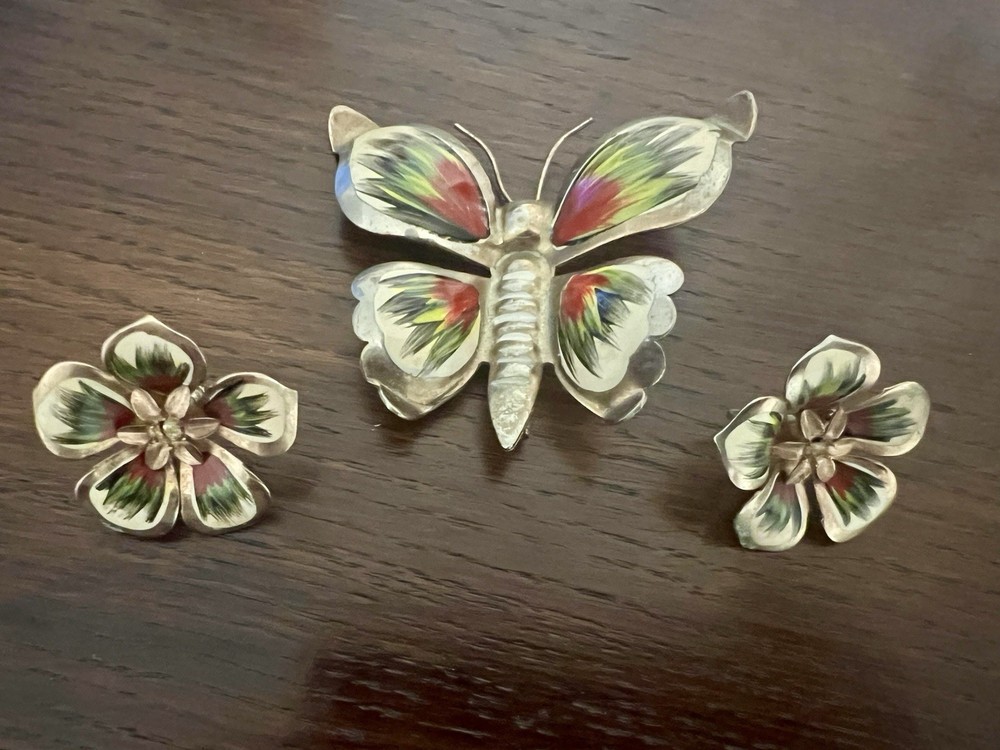 Antique Brooch & Screwback Earring Set Mulitcolor Circa 1930’s