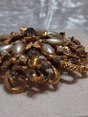 Vintage Large Florenza Rhinestone And faux pearl Brooch pendant