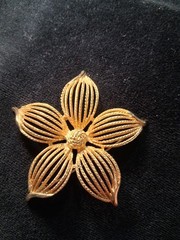 Vintage Costume Jewelry 1970’s Textured 3-D Gold Tone Blooming Flower Brooch