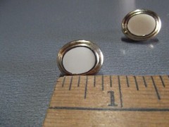 1 Pair Old .75″in Roundish Gold Tone with Tan Middle Studs