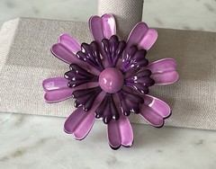 Vintage Retro Layered Shades of Purple Enamel Daisy Flower Metal Brooch Pin