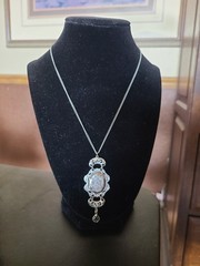 Vintage Silver Tone Filigree Locket Pendant Photo Necklace with 17 Inch Chain