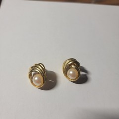 Antique Gold white faux pearl small clip on earrings