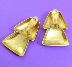 VTG RUNWAY LES BERNARD 2 1/4″ DANGLE TIERED SATIN GP EARRINGS 70s MODERNIST CLIP