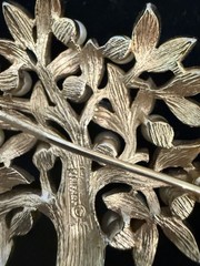 TRIFARI CROWN SIGNED BRUSH GOLD TONE & PEARL TREE BROOCH