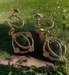 AMCO 14KT Gold Overlay Green Nephrite In A Cage Dangle Screw Back Earrings Bx15