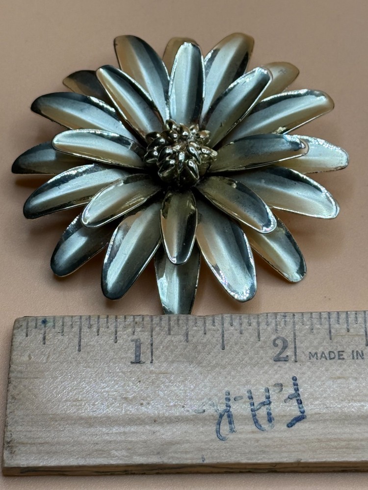 Vintage gold rhinestone flower brooch pin