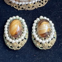 Vintage W Germany Glass Caramel Swirl Cabochon Pearl Brooch Clip On Earrings Set