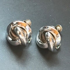 Estate Napier Signed Silvertone Twist Knot Clip Earrings – marked on back of