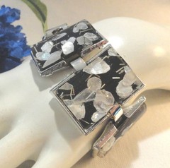Vtg Chunky Lucite Confetti Bracelet Black White Gold