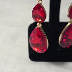 Bijoux Bar Red Crystal Dangle Three-Tiered Red Teardrop Crystals Gold Setting