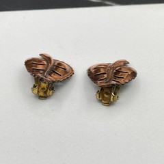 Vintage 1960s Copper-Tone Classic Fashion Veined Leaf Stud Clip-On Earrings Y2K