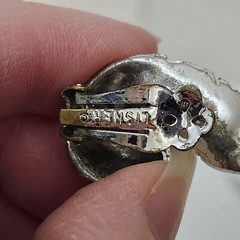 Vintage 1970s LISNER Floating Silver Tone Feather Clip On Earrings FORMAL RETRO