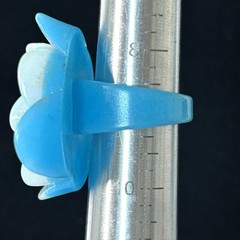 Vintage Flower Power Ring Molded Acrylic Lucite Size 9 Dimensional Mod Retro