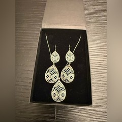 NEW Matching Set of Silver Teardrop Statement Necklace & Dangle Earrings