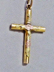 VINTAGE 40’S GOLD FILLED WITH APPLIES GF NUGGETS ON THE FRONT CROSS 1 1/8″
