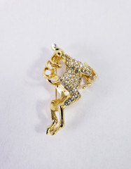 Avante Gold Tone Reindeer w/ Rhinestones Christmas Holiday Pin Brooch