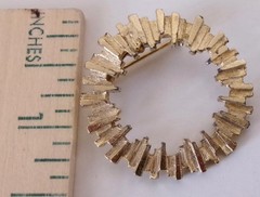 7 Vintage Pins Pinbacks Good Condition Costume Jewelry Lite Wear On Some