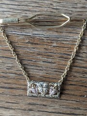 VTG MENS BLACK HILLS Gold TIE CLIP ANSON TOP BAR ROSE Green 10K South Dakota SD