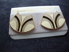 VINTAGE SAMUEL HUANG CLOISONNE EARRINGS WHITE GRAY BLACK ENAMEL GOLD FILLED POST