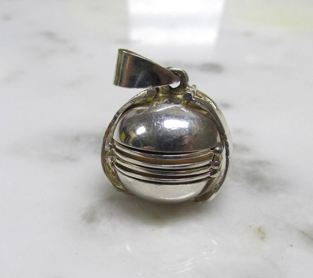 Round Sterling Silver Photo Album Dangle Pendant ~ 14.2grams ~ 3-C278