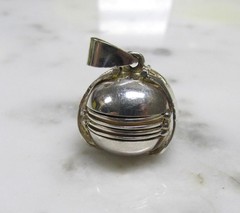 Round Sterling Silver Photo Album Dangle Pendant ~ 14.2grams ~ 3-C278
