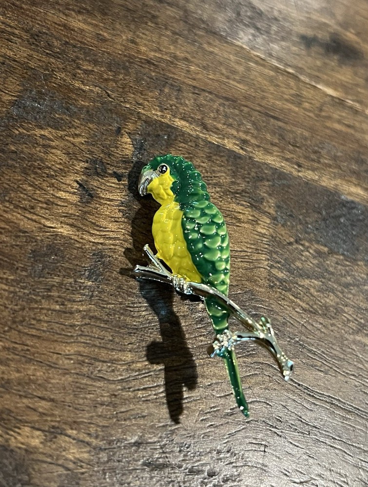 Vintage Gerry’s Yellow Green Enamel 🦜Rhinestone Eye Parrot Bird 2″ Brooch Pin