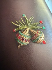Christmas Holiday Doubke Ornament Holly Vintage Figural Brooch Hollycraft