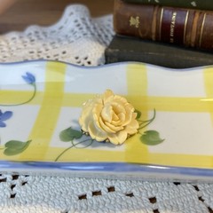 Vtg Carved Celluloid Rose Brooch Pin – Gold Tone – c1950s Japan – 1.25” -Classic