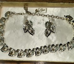 Vintage Coro Fashion Jewelry 16.5″ Necklace & Clip-On Earrings, Original Box,