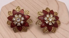 Poinsettia Christmas Red Enamel Rhinestone Goldtone Clip-on Fashion Earrings