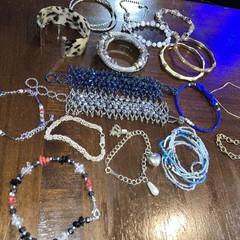Lot of 19 Vintage and Modern Bracelets, plastic, acrylic, glass stones, & metal