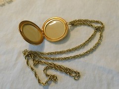 Vintage 12K Gold Filled Photo Locket Pendant Necklace 35.9 Grams