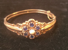 Stunning Vintage 14 KT Solid Yellow Gold Bracelet with White Opal and Sapphires