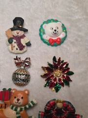Lot Of 23 Christmas Brooches Pins Holiday Snowmen Trees, Etc Enamel Rhinestone