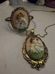 VINTAGE Cameo Jewelry Set Gold Tone Oval Multicolor Necklace Pendant Bracelet