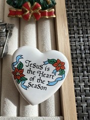 Vintage Christmas Brooch Lot 8pc Resin Metal Clay Snowman Tree Santa Heart 1990s