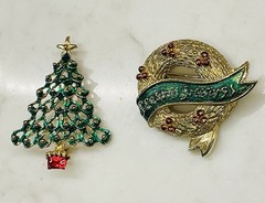 VTG Lot 22 Pins Christmas Holiday Santa Ornament Tree Candle Wreath Stockin Bell