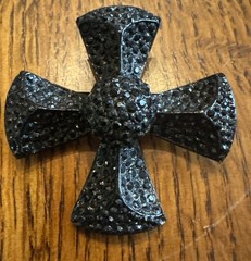 VINTAGE BLACK JET CROSS RHINESTONE PIN/BROOCH
