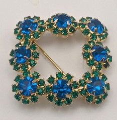 VTG Goldtone Blue And Green Crystal Rhinestone Brooch With Screwback Earrings