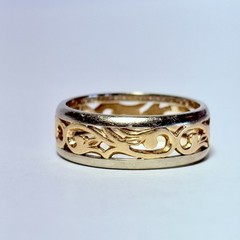 Sultan Hawaii Na Hoku 14K Two Tone Gold Openwork Scroll 7mm Size 8 Ring 4.7g
