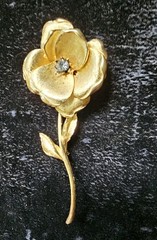 FRANCOIS Signed 4.25″ Brooch Gold Tone Rhinestone Long-Stem Flower Layered Vtg