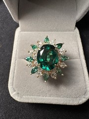 Antique Green And White Stone 14K Yellow Gold Cocktail Ring