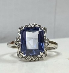 Schmitz Moore & Co. (SMCO) 10k Gold Ring, Blue-Violet Gemstone, Art Deco Era