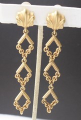 Donna Karan D.K.N.Y. Signed Matte Gold Tone Dangle Modernist Earrings Clip-on