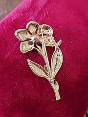 Metropolitan Museum of Art signed MMA.V&A.CN Flower Brooch Victoria & Albert